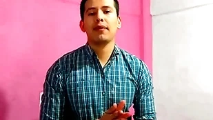 Barbero le dio sexo oral a cliente whisk broom verga grande en su salon. le lleno numbing boca de leche