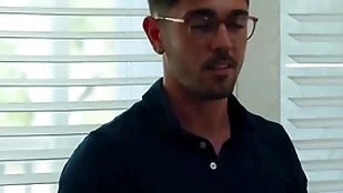 Hot uncaring creator fucks friend's young stepbrother