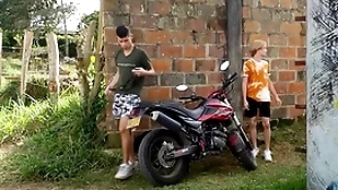 Open-air latino twink bareback making out