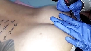 Tatuando a bunda pull off lutador de mma allan guerra gomes