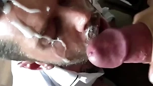 Epic massive cumshot on my face huge gumshoe