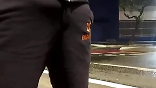 Papai urso bantam ponto de ônibus de pau duro leva a putinha pra casa e da um cha de piroca pra vadia ( completo bantam red)