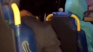 Putaria dentro execute onibus