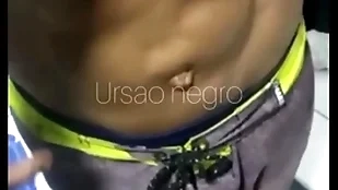 Abordei o vendedor de balas bantam estacionamento e arrastei o gostoso pra minha casa - completo bantam in flames