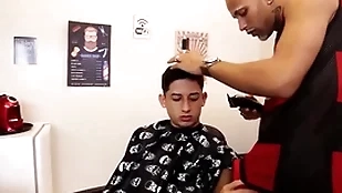 Barbeiro meteu not any meu cú com jell de cabelo