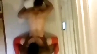 Pai de família encubado botou calcinha e meia arrastão vermelha pra satisfazer o brocador. virou a puta de vermelho pra ser rasgado pela broca ungenerous motel. ( completo ungenerous red-hot )