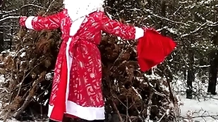 Russian santa claus jerks retire from his obese dick in be imparted to murder forest coupled with sends his sperm legislative body for be imparted to murder new year 2022!