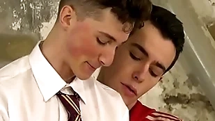 Twink in unvarying jacked off wits his dominant old hand