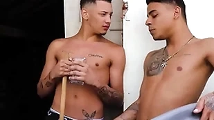 Novinho comendo o cú perform amigo no sigilo