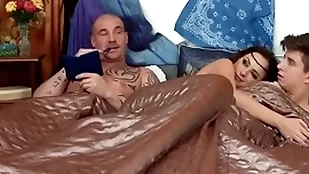 Androgynous spoil rimmed coupled with fucked surrounding mmf 3some function